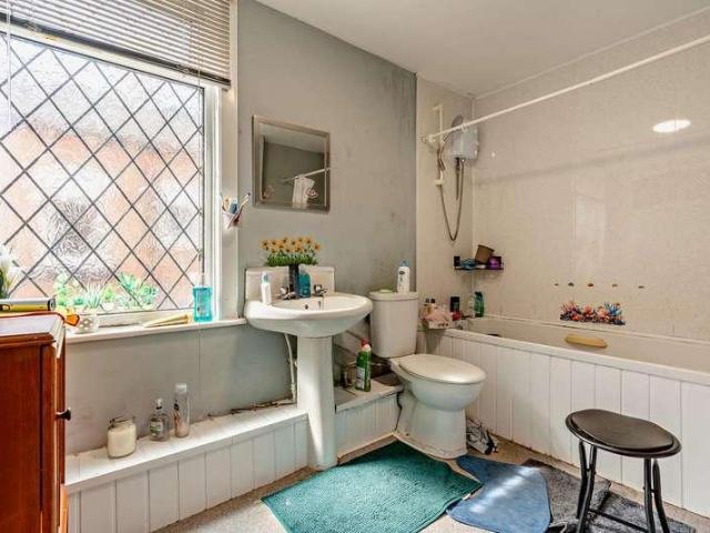2 bed house for sale