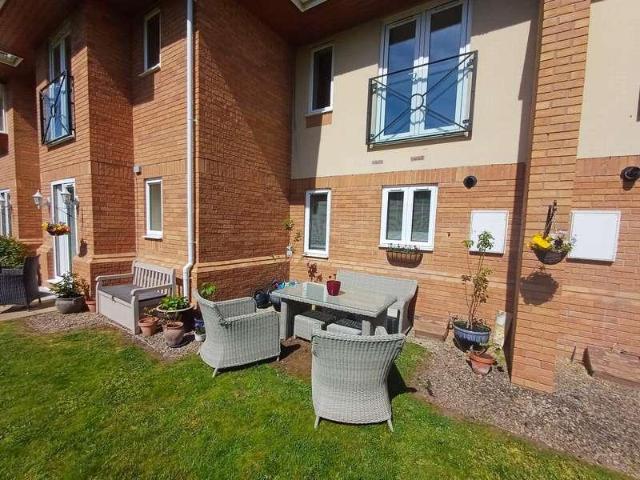 2 bed house for sale