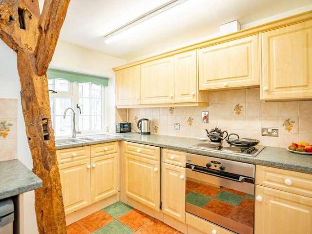 2 bed house for sale