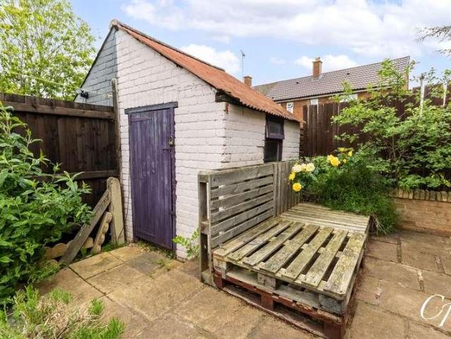 2 bed house for sale