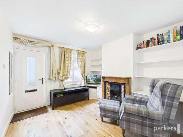 2 bed house for sale