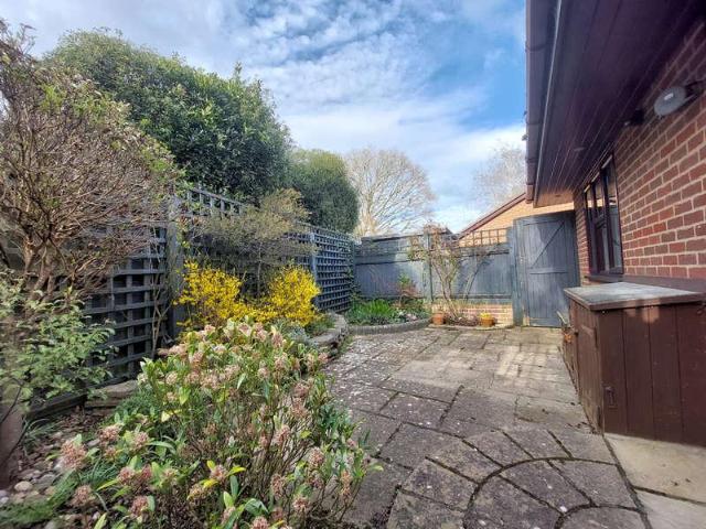 2 bed house for sale