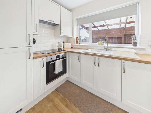 2 bed house for sale
