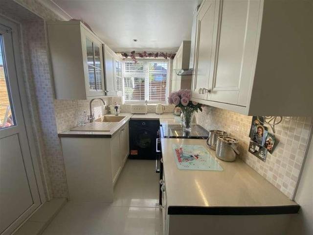 2 bed house for sale