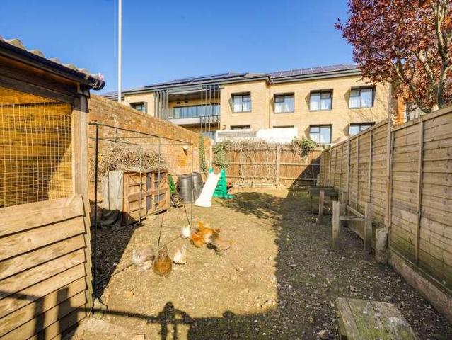 2 bed house for sale