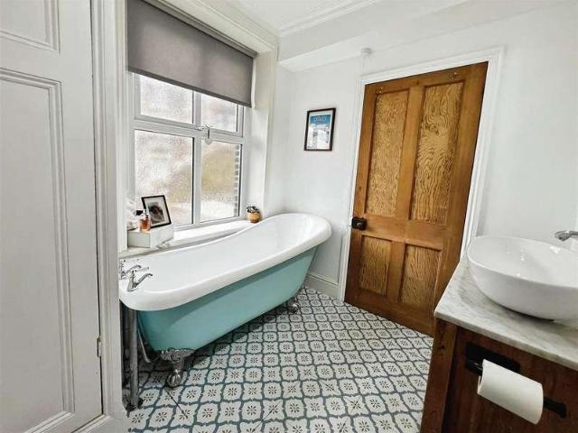 2 bed house for sale
