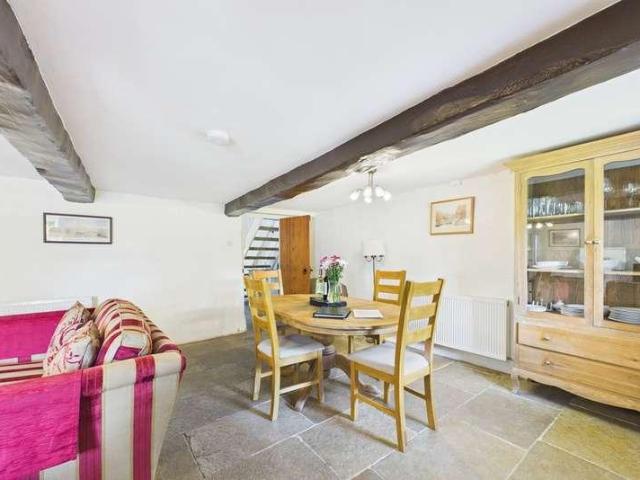 2 bed house for sale