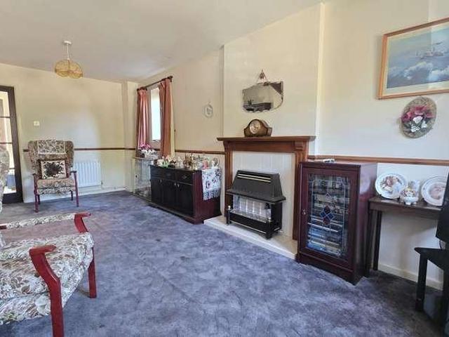 2 bed flat for sale