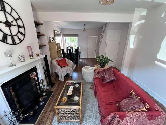 2 bed house for sale