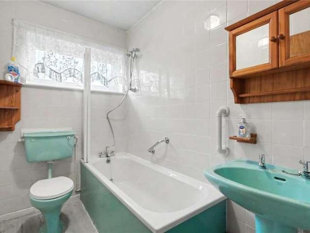 2 bed house for sale