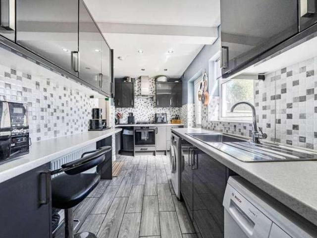 2 bed house for sale