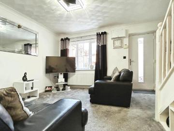 2 bed house for sale