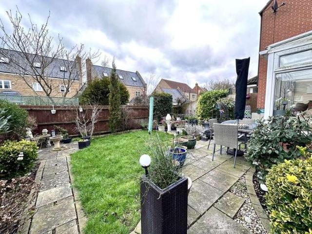 2 bed house for sale