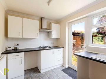 2 bed house for sale
