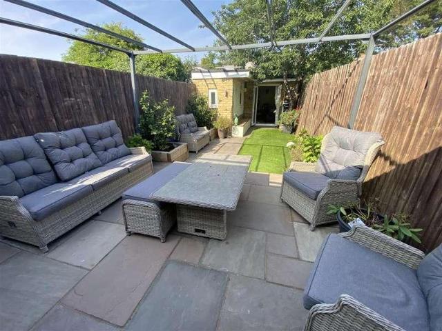 2 bed house for sale