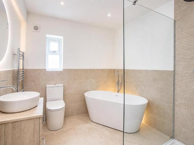 2 bed house for sale