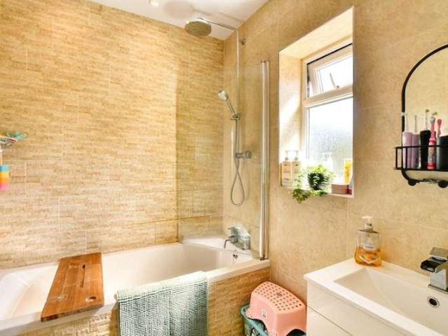 2 bed house for sale