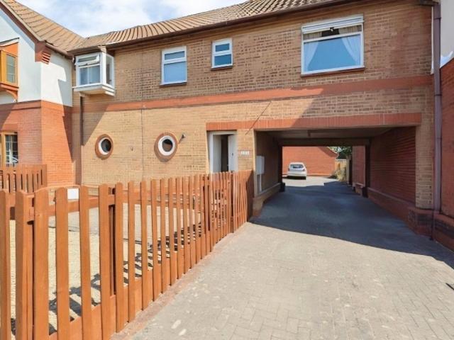 2 bed house for sale