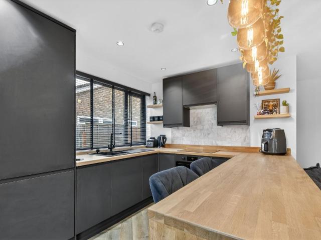 2 bed house for sale