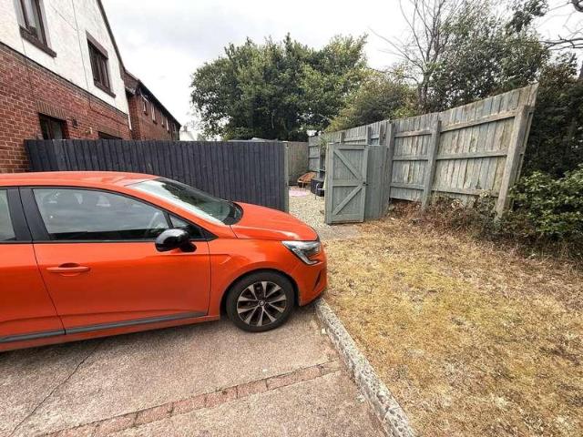 2 bed house for sale