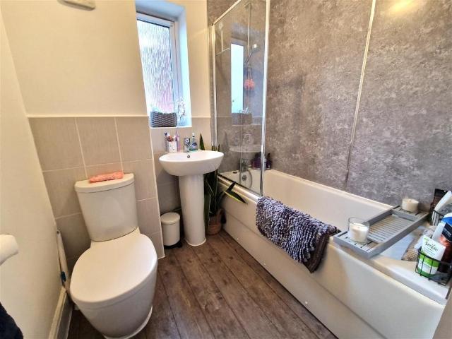 2 bed house for sale