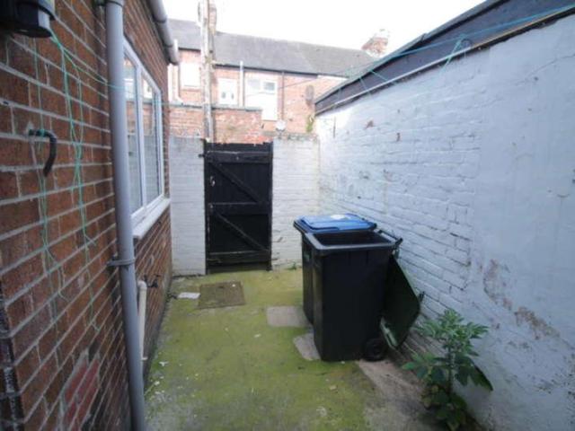 2 bed house for sale
