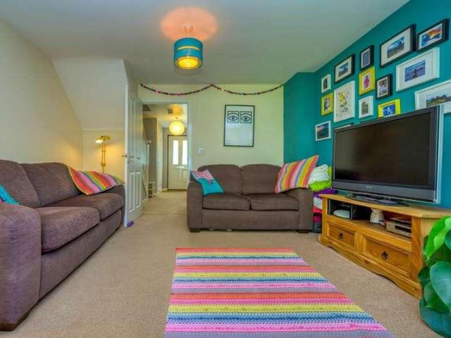 2 bed house for sale