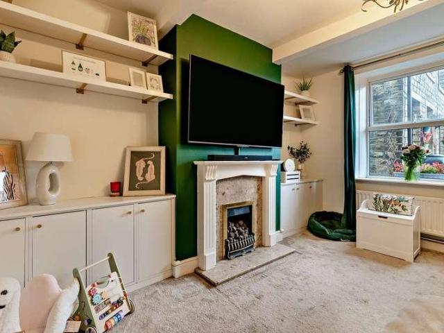 2 bed house for sale