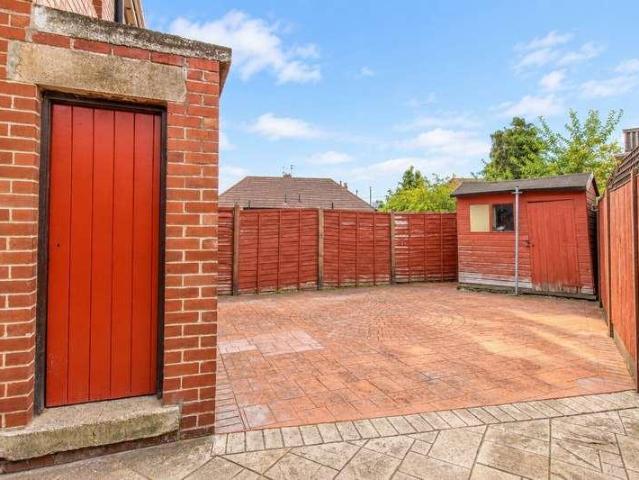 2 bed house for sale