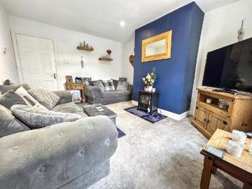 2 bed house for sale