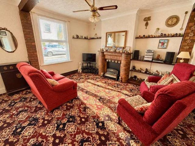 2 bed house for sale