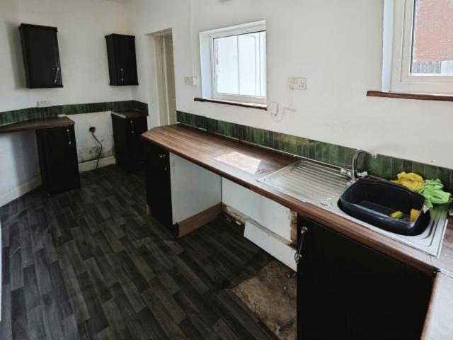 2 bed house for sale
