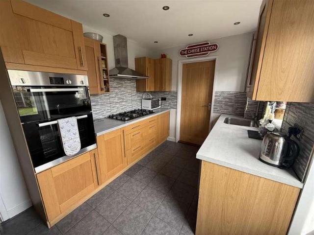 2 bed house for sale
