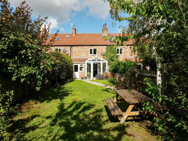 2 bed house for sale