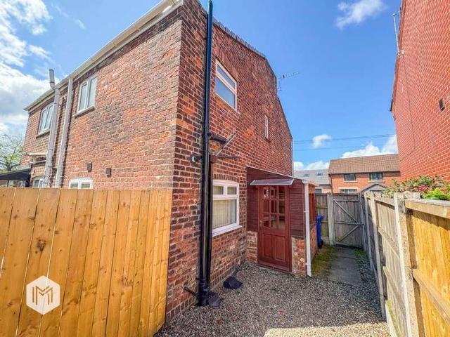 2 bed house for sale
