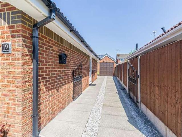 2 bed house for sale
