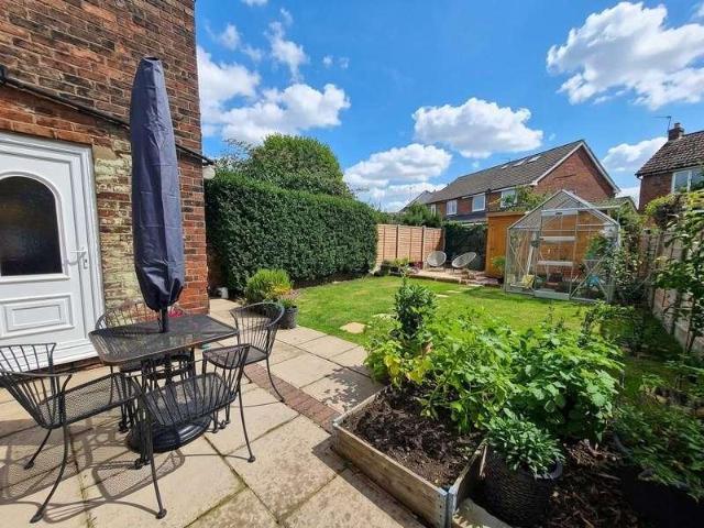 2 bed house for sale