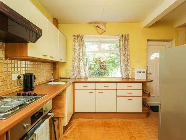 2 bed house for sale