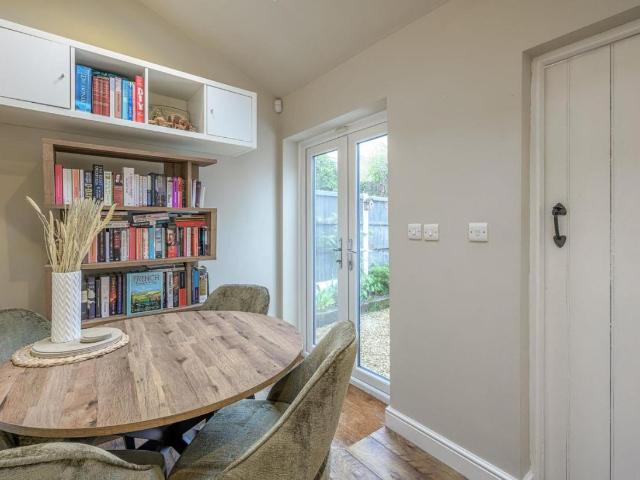 2 bed house for sale