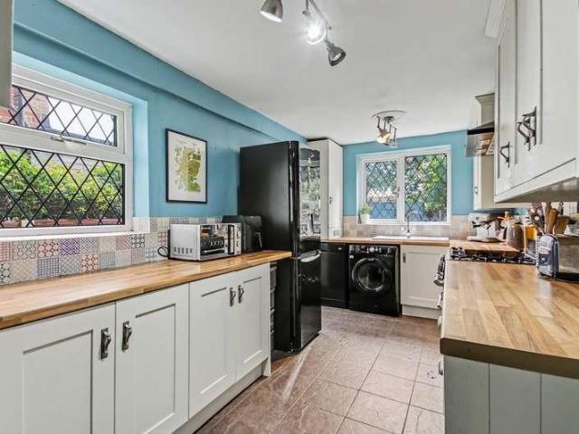 2 bed house for sale