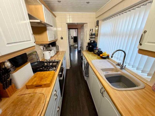 2 bed house for sale