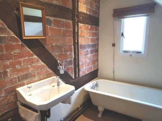 2 bed house for sale