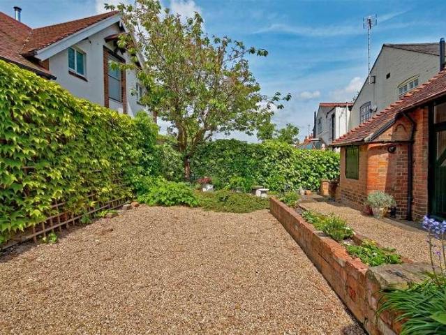 2 bed house for sale