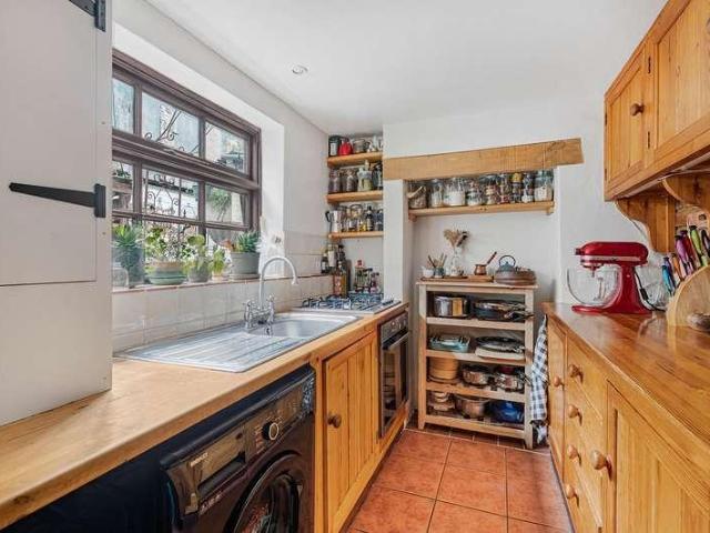 2 bed house for sale