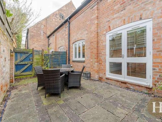 2 bed house for sale