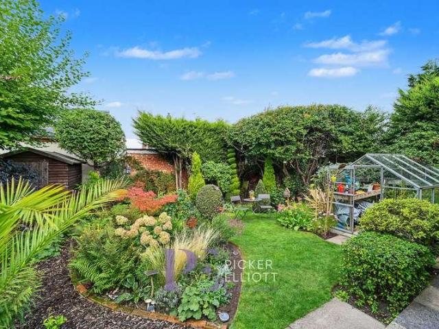 2 bed house for sale