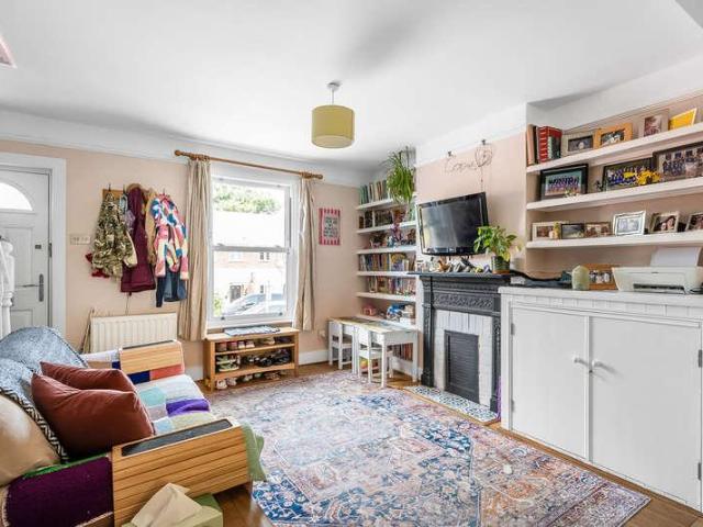 2 bed house for sale