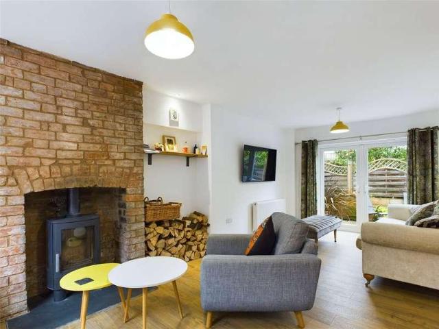 2 bed house for sale