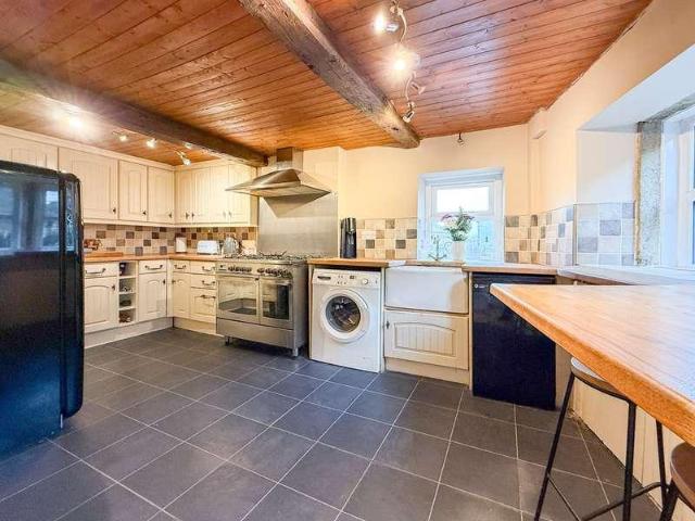 2 bed house for sale
