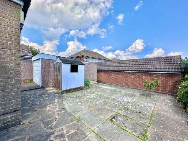 2 bed house for sale